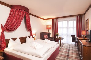 高级双人房 | 迷你吧、客房内保险箱、办公桌、折叠床/加床（额外收费）