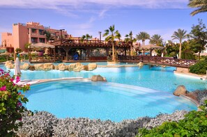 14 outdoor pools