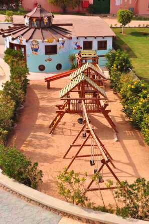 Children’s play area – outdoor