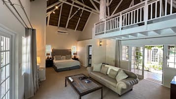 Honeymoon Suite, Multiple Beds | Egyptian cotton sheets, hypo-allergenic bedding, pillowtop beds, minibar