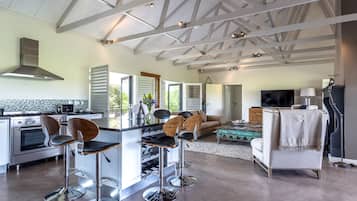 Suite (Presidential) | Living area | 32-inch TV with satellite channels, iPod dock