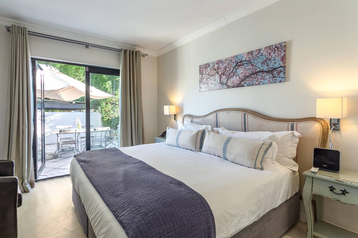 Egyptian cotton sheets, hypo-allergenic bedding available