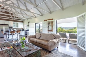 Suite (Presidential) | Living area | 32-inch TV with satellite channels, iPod dock - Wedgeview Country House & Spa (Stellenbosch)