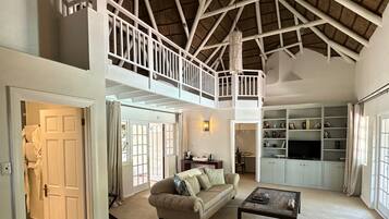Honeymoon Suite, Multiple Beds | Egyptian cotton sheets, hypo-allergenic bedding, pillowtop beds, minibar