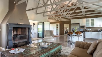 Suite (Presidential) | Living area | 32-inch TV with satellite channels, iPod dock