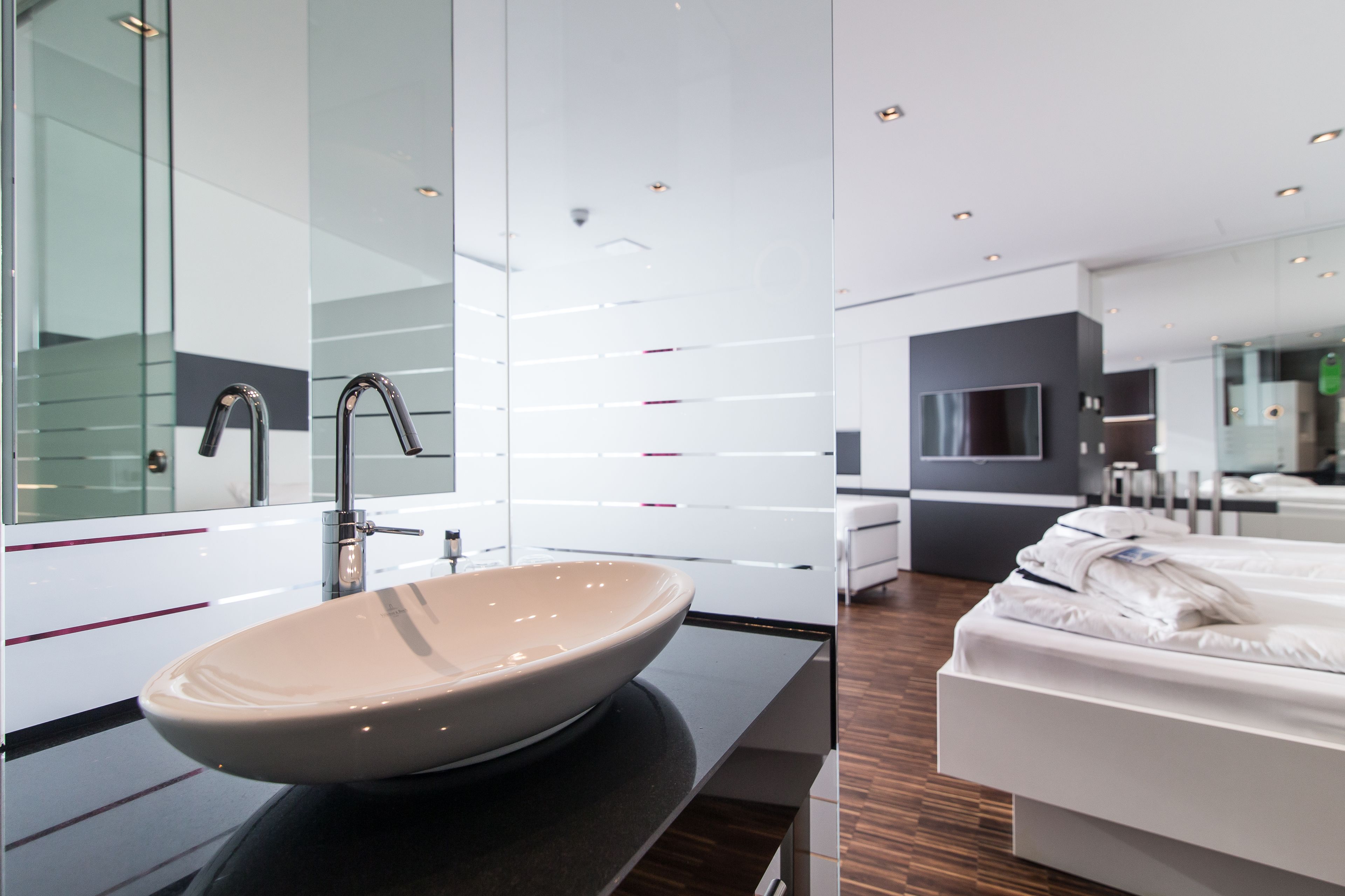 komfort double room | bathroom | shower, free toiletries, hair dryer, towels