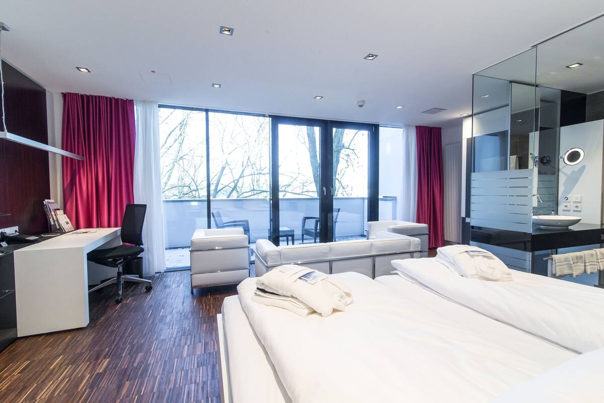 Komfort Double Room | Hypo-allergenic bedding, minibar, in-room safe, desk