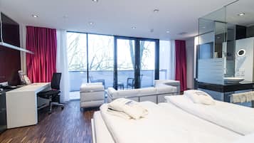Komfort Double Room | Biancheria da letto ipoallergenica, minibar, una cassaforte in camera