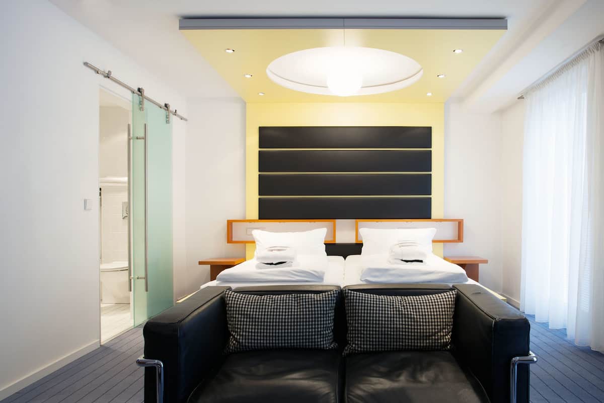 Economy Double Room | Hypo-allergenic bedding, minibar, in-room safe, desk