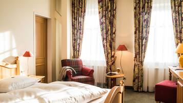 Classic-Doppelzimmer | Hochwertige Bettwaren, Daunenbettdecken, Pillowtop-Betten, Minibar