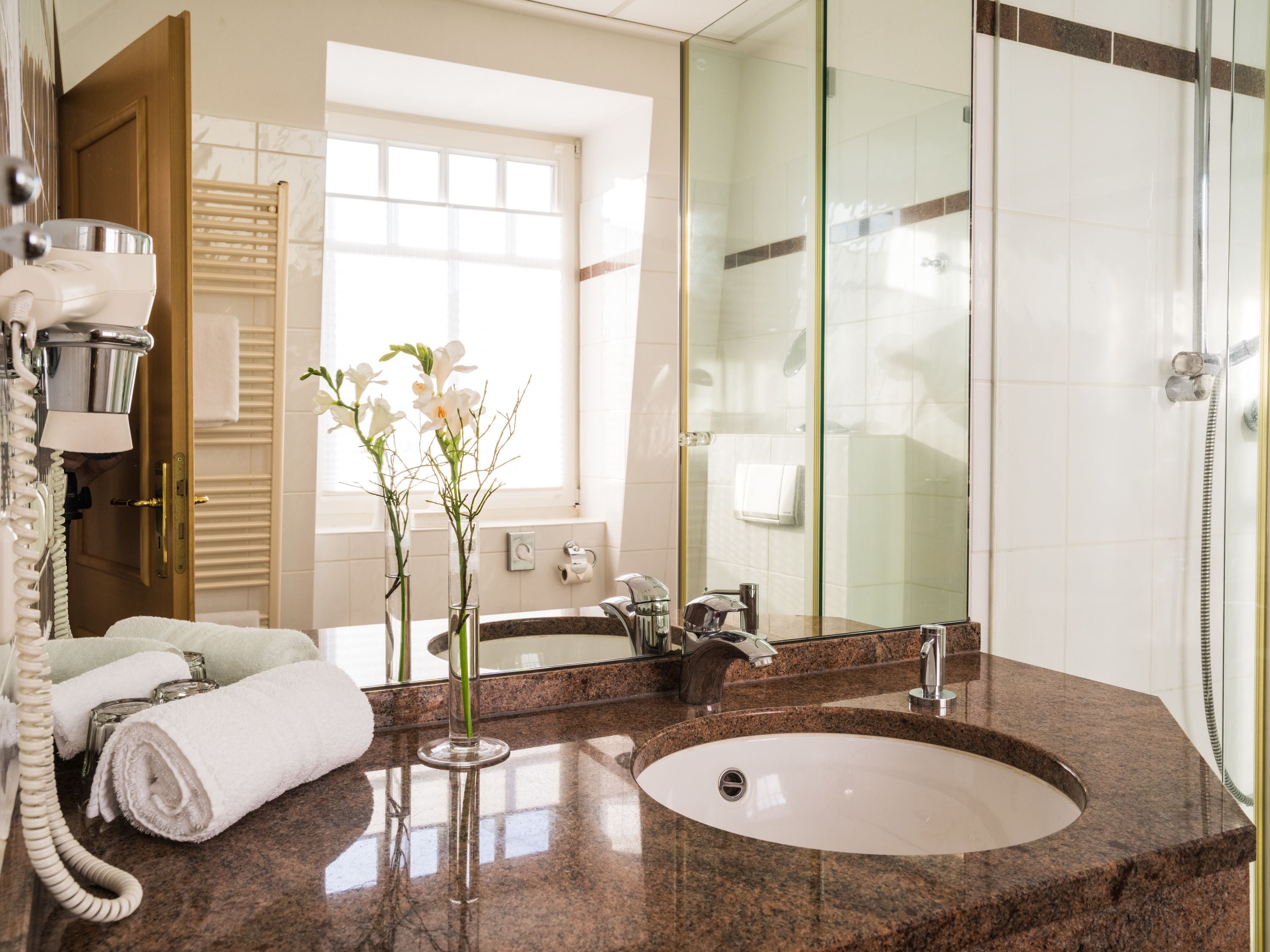 classic single room | bathroom sink