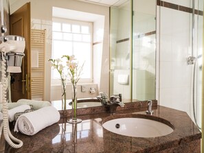 Classic Single Room | Bathroom sink - Hotel Jungclaus (Wentorf bei Hamburg)