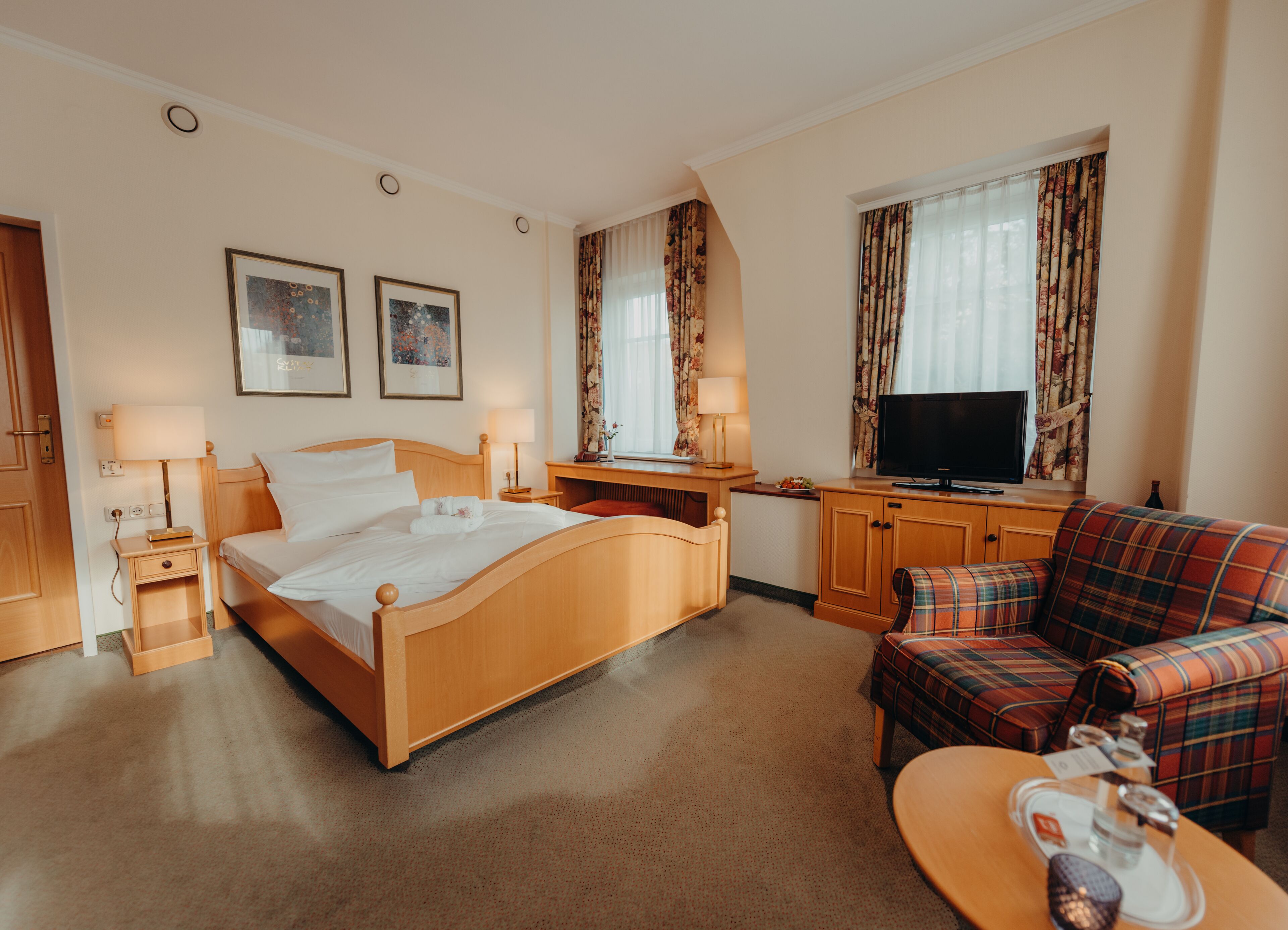 classic double room | premium bedding, down duvets, pillow-top beds, minibar
