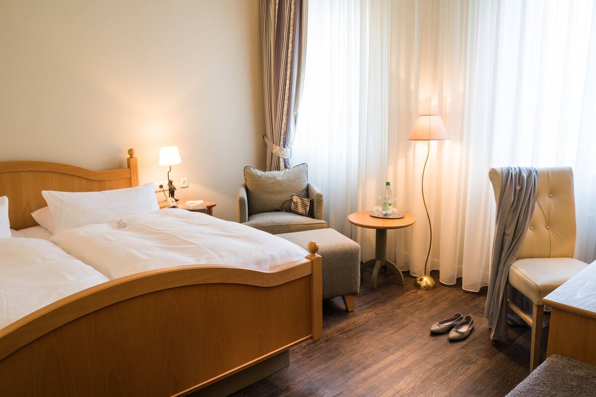 classic double room | premium bedding, down duvets, pillow-top beds, minibar