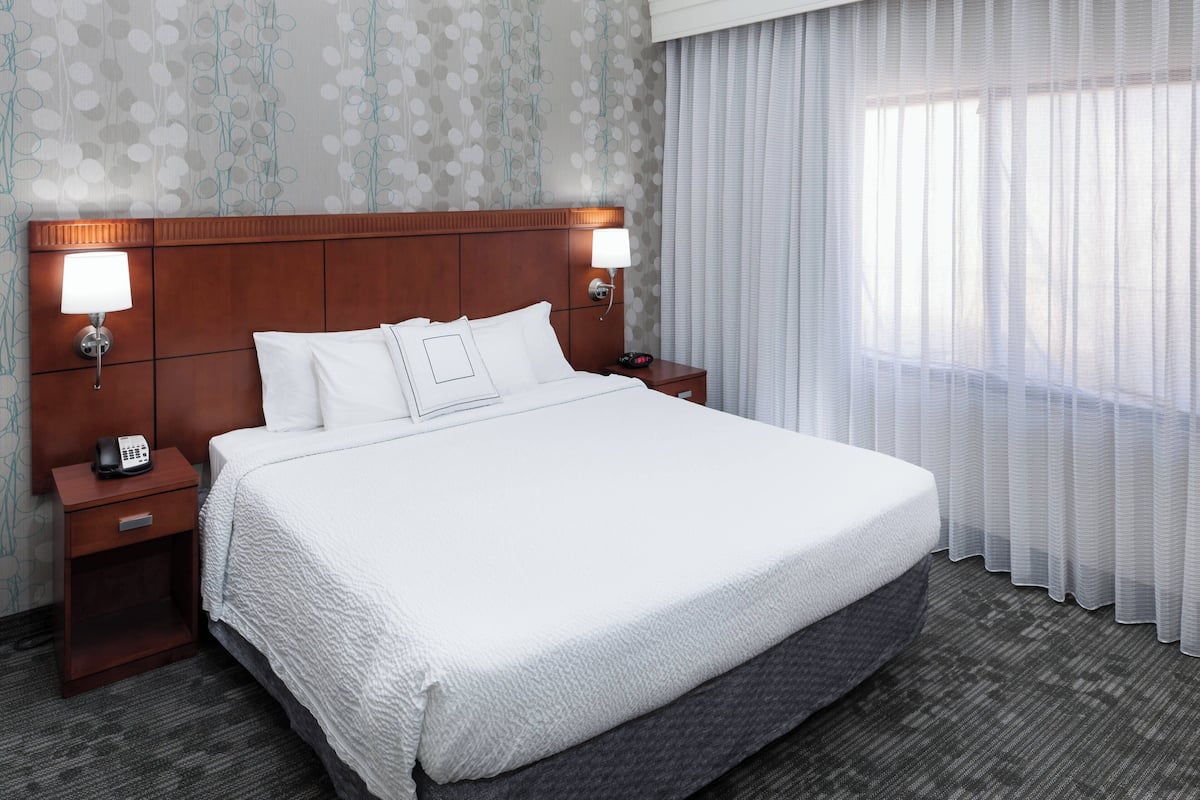 Ropa de cama de alta calidad y escritorio