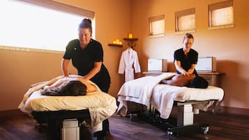 Couples treatment rooms, hot tub, body treatments, aromatherapy