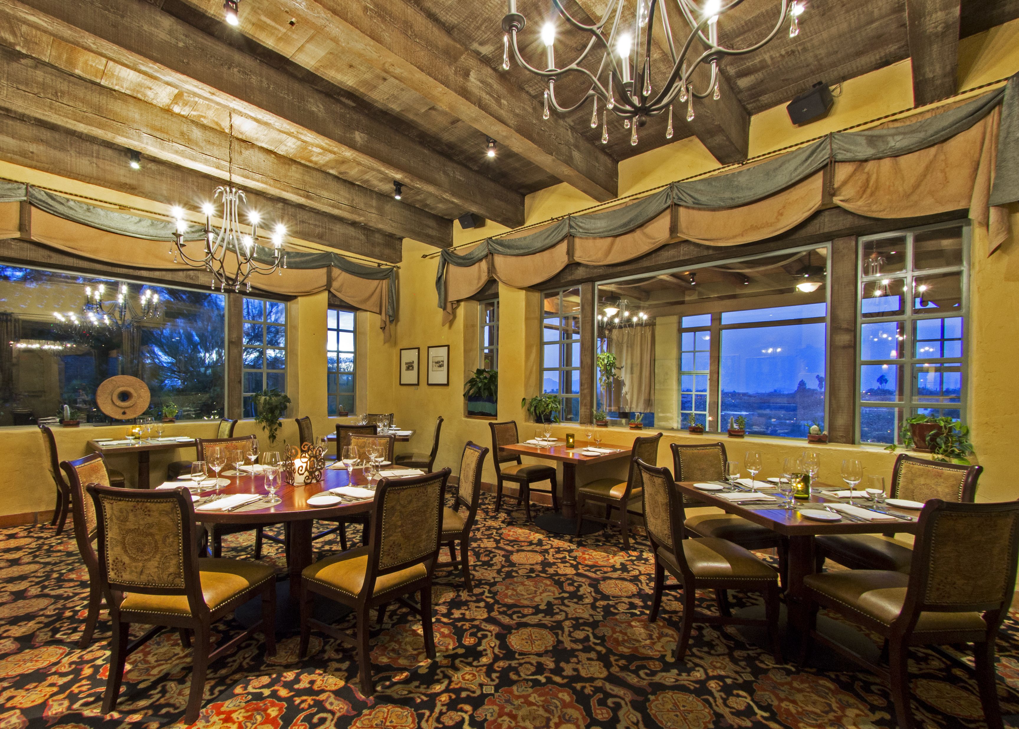 2 restaurants, breakfast, lunch, dinner served; american cuisine