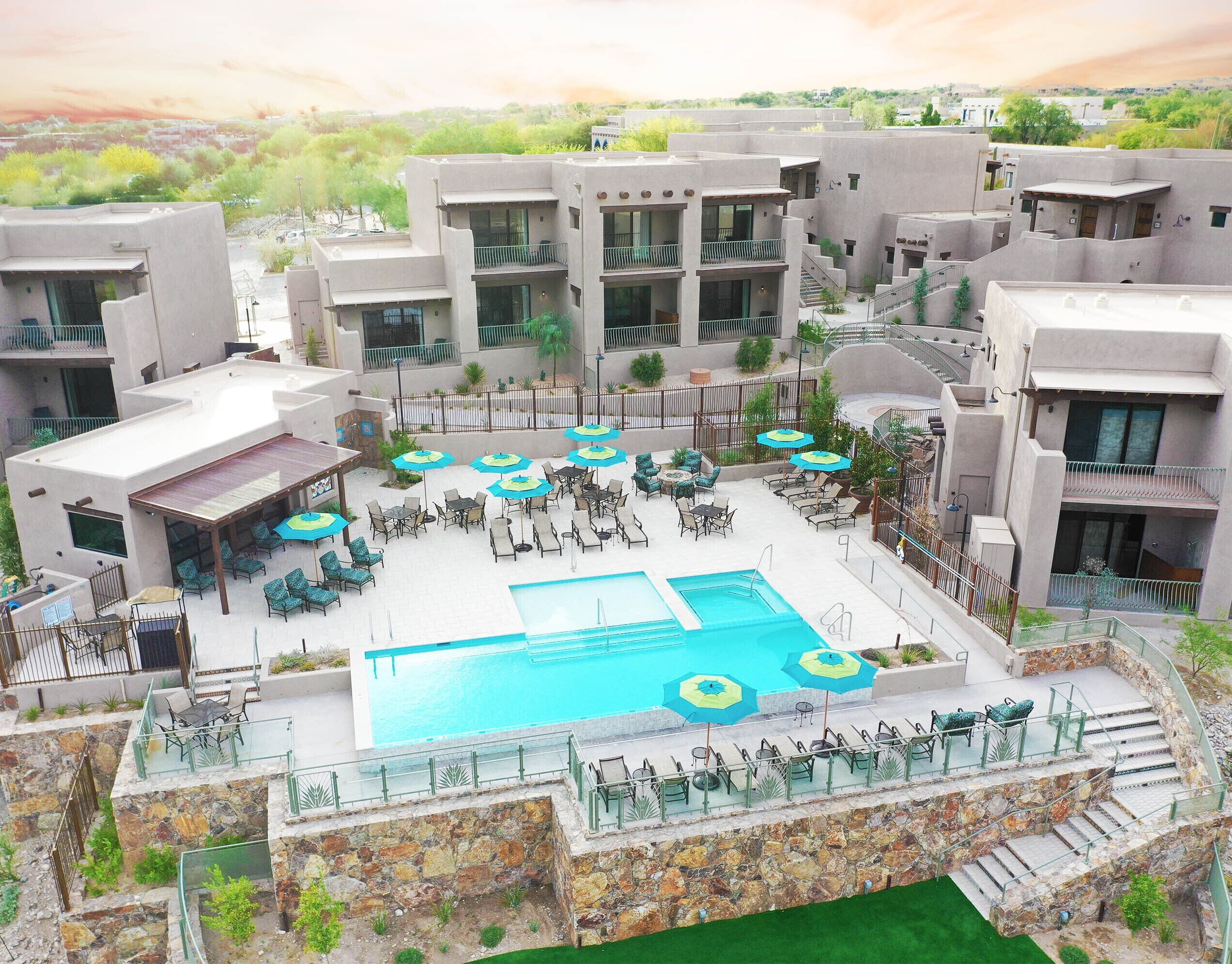 3 outdoor pools, open 6:00 am to 10:00 pm, pool umbrellas, pool loungers