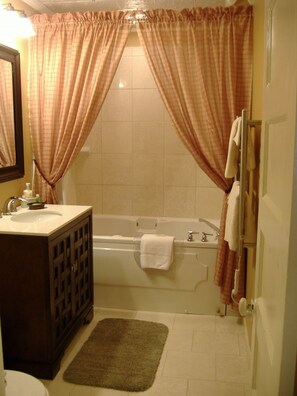 Superior Suite, 1 King Bed, Private Bathroom (Floral Bouquet Suite - 2nd Floor) | Bathroom | Combined shower/tub, designer toiletries, hair dryer, towels - Heartstone Inn B&B & Cottages (Eureka Springs)