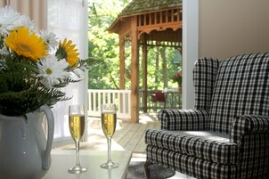 Deluxe Suite, 1 Queen Bed, Private Bathroom (Valley View Mini-suite - Lower Deck) | Valley view