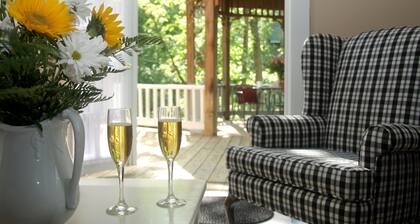 Heartstone Inn B&B & Cottages