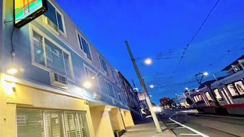 ด้านหน้าที่พัก