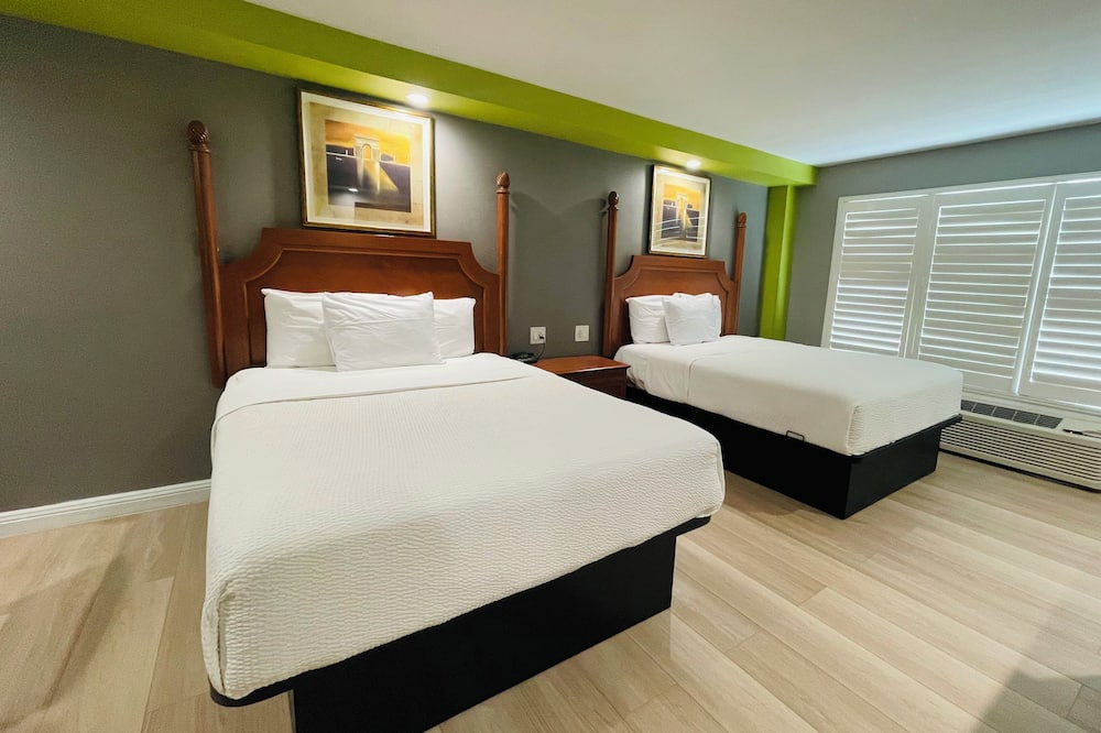 The SeaScape Inn