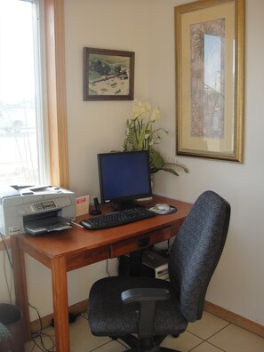 Business centre - Trails West Motel (Hutchinson)