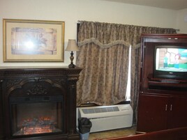 Living area | Flat-screen TV, pay movies