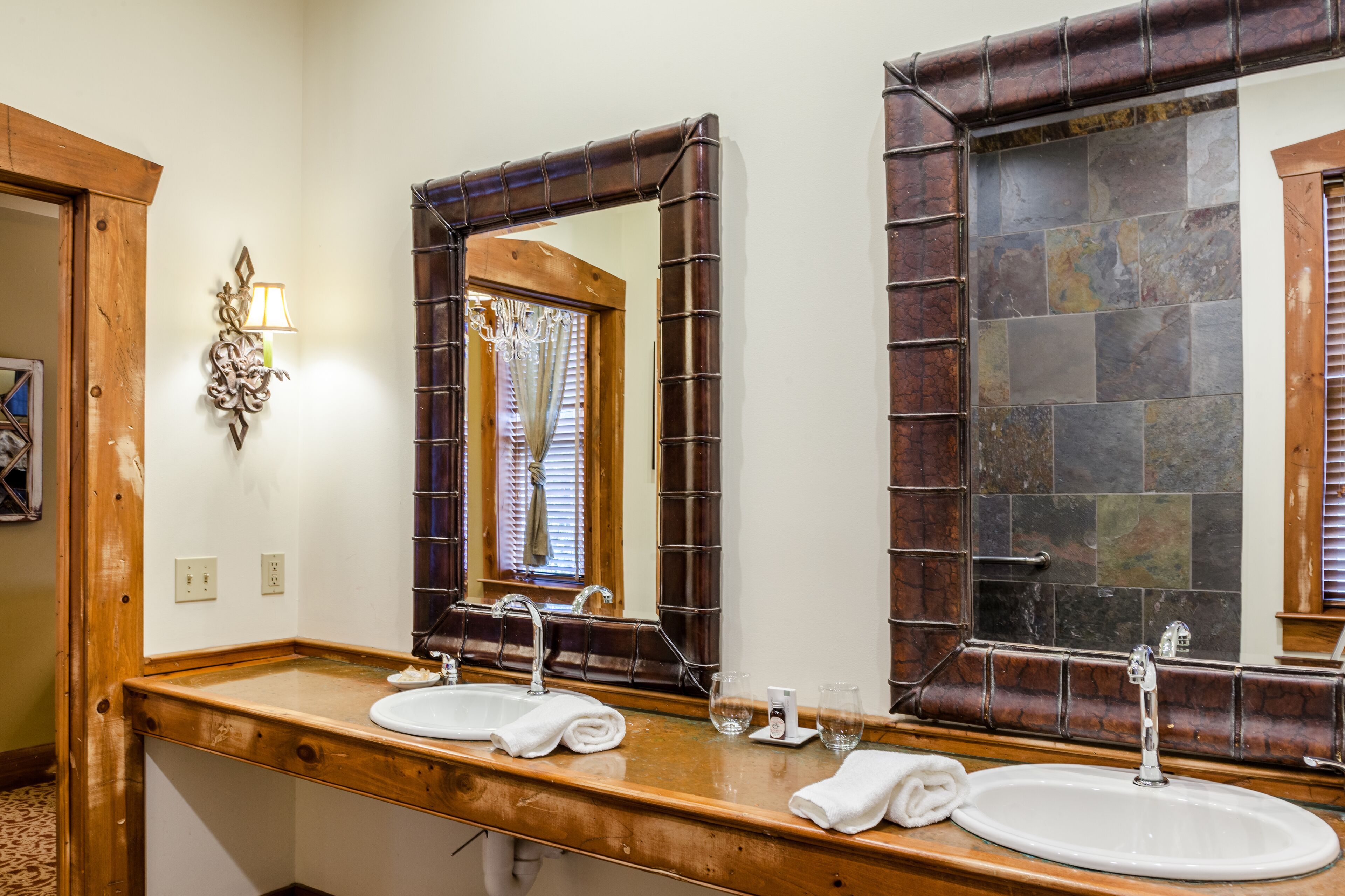 combined shower/bathtub, hair dryer, bathrobes, towels