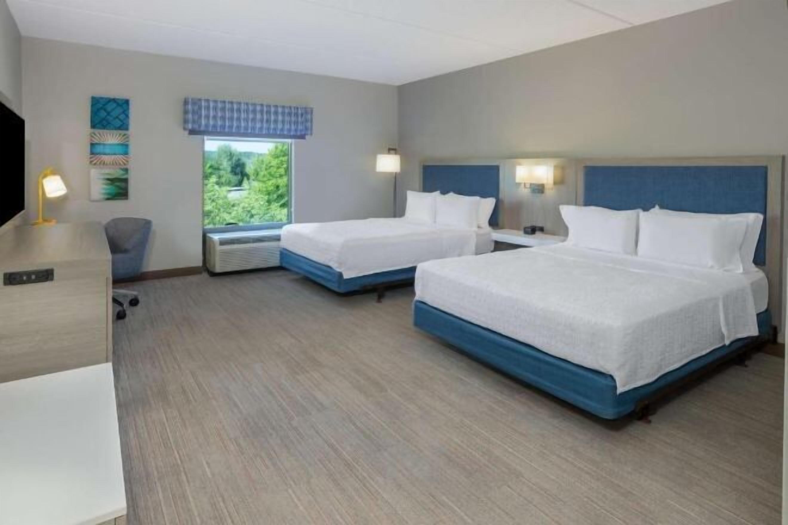 In-room safe, desk, laptop workspace, blackout curtains