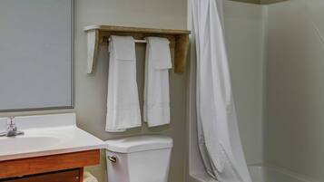 Combined shower/bathtub, deep-soaking bathtub, free toiletries