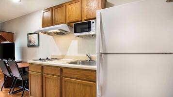 Desk, laptop workspace, iron/ironing board, free WiFi