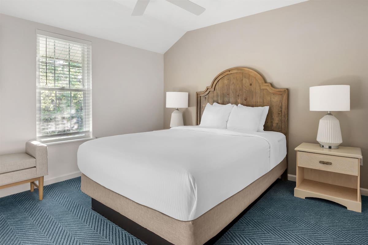 4 Bedroom 1kg 2qn 2twn Suite with Open Loft | 1 bedroom, premium bedding, iron/ironing board, free WiFi