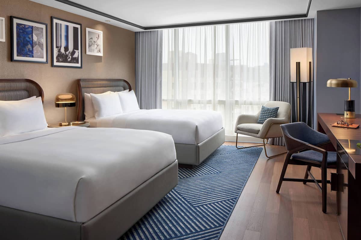 egyptian cotton sheets, premium bedding, in-room safe, desk