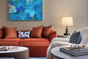 Egyptian cotton sheets, premium bedding, in-room safe, desk - The Opus Westchester, Autograph Collection (White Plains)