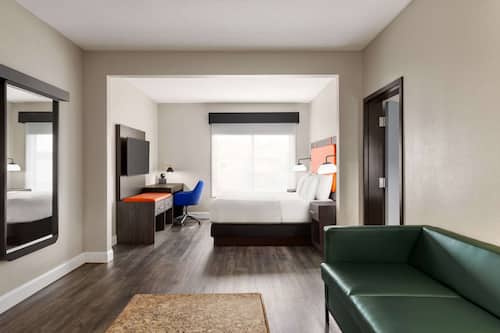 Deluxe Suite, Multiple Beds, Non Smoking | Hypo-allergenic bedding, in-room safe, desk, iron/ironing board