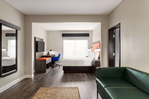 Deluxe Suite, Multiple Beds, Non Smoking | Hypo-allergenic bedding, in-room safe, desk, iron/ironing board