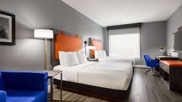 Chambre, 2 grands lits, accessible aux personnes à mobilité réduite (Mobility Accessible) | Literie hypoallergénique, coffres-forts dans les chambres, bureau