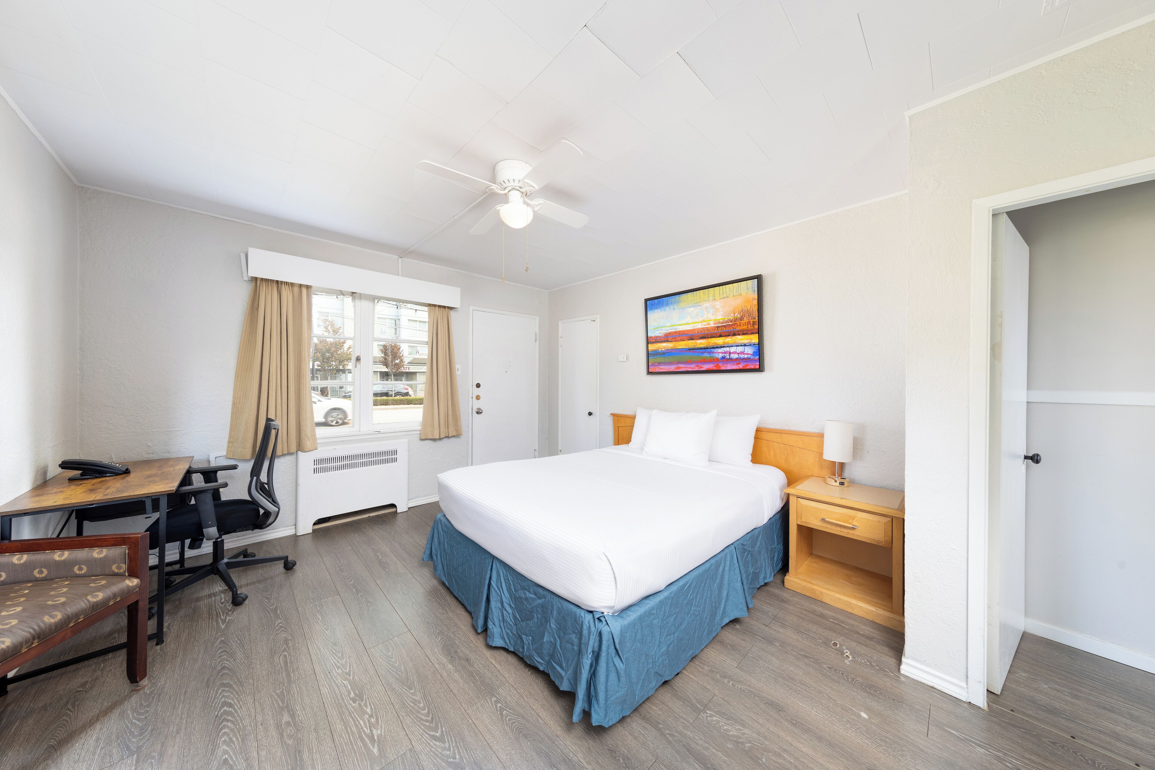 Classic Studio Suite, Kitchenette | Desk, laptop workspace, blackout drapes, iron/ironing board (on request)