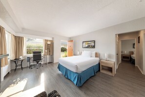 Suíte conforto, 2 quartos, cozinha | 1 quarto, cortinas blackout, ferros/tábuas de passar roupa