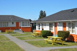 Exterior - 2400 Motel (Vancouver)