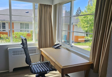 Deluxe Room, Kitchen | Room amenity