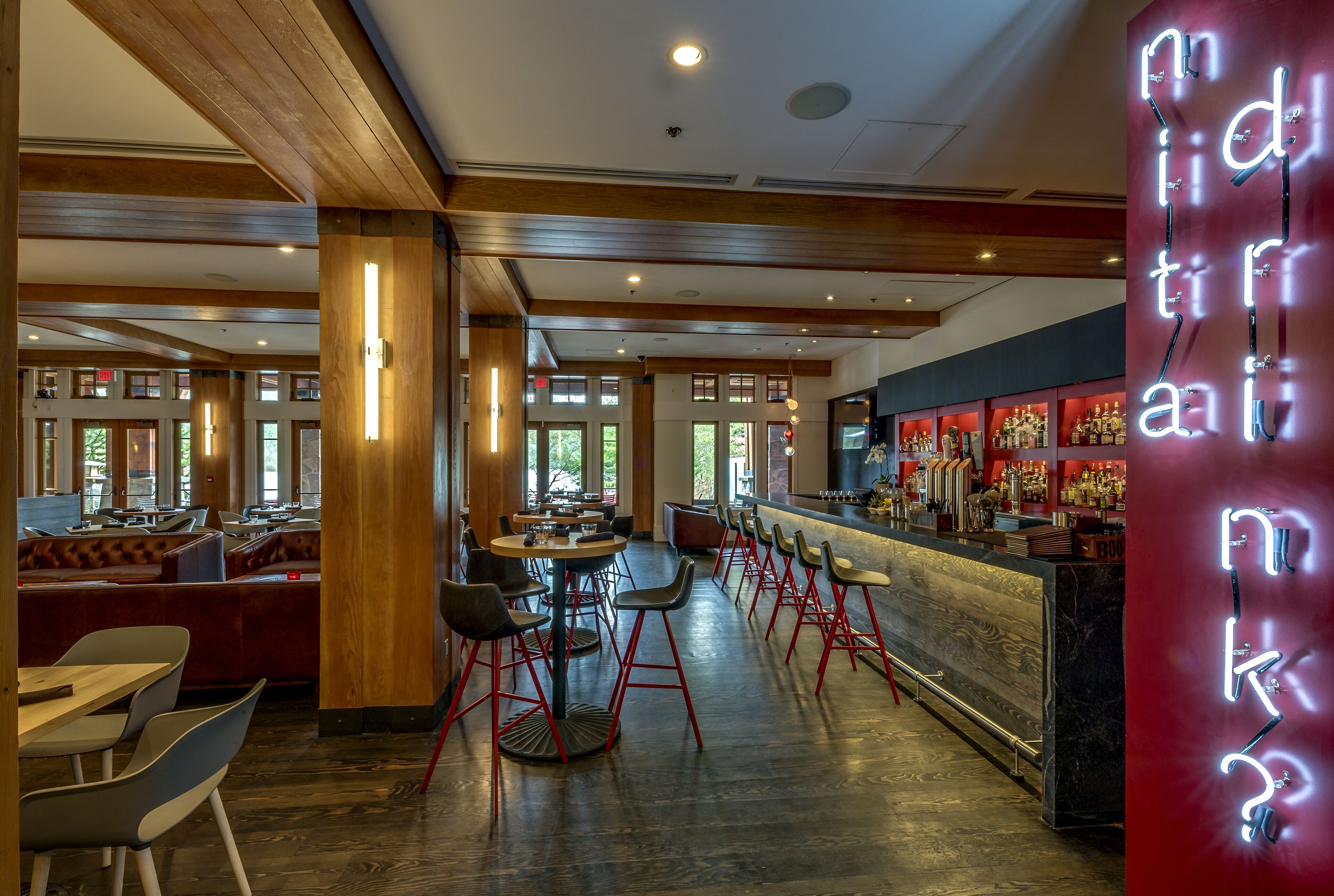 2 restaurants, breakfast served