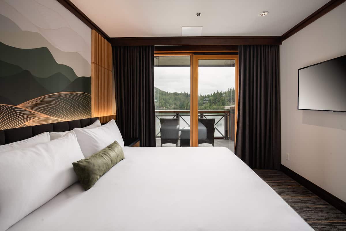 suite, 1 bedroom, lake view | 1 bedroom, premium bedding, pillow-top beds, in-room safe