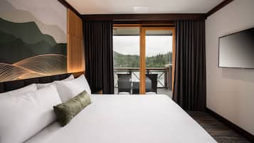 Suite, 1 Bedroom, Lake View | Premium bedding, pillowtop beds, in-room safe, blackout drapes