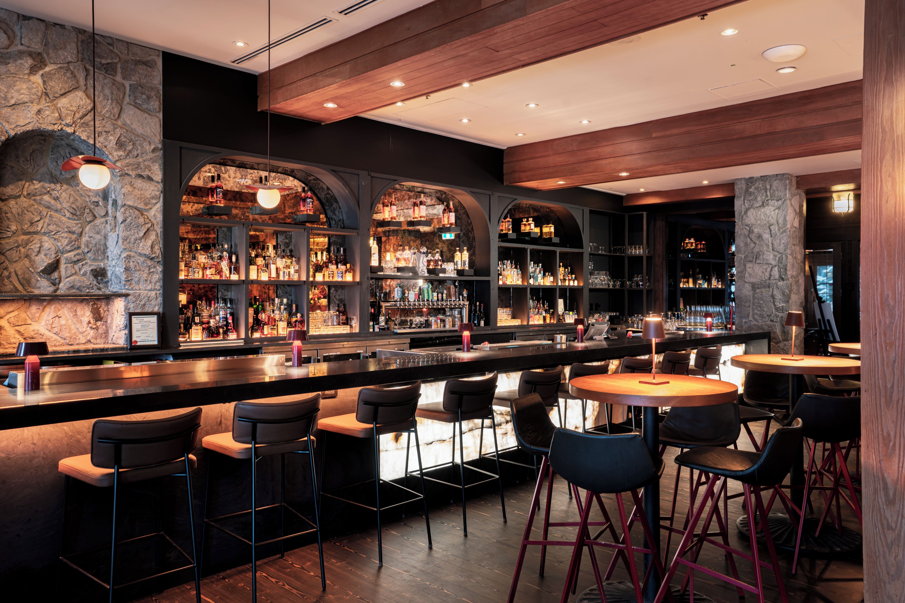 2 개의 레스토랑, 아침 식사 제공