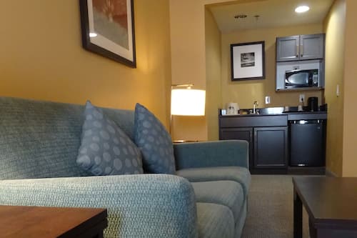 Studio Suite, 1 King Bed with Sofa bed, Non Smoking | Premium bedding, in-room safe, desk, laptop workspace