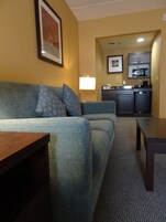 Studio Suite, 1 King Bed with Sofa bed, Non Smoking | Premium bedding, in-room safe, desk, laptop workspace