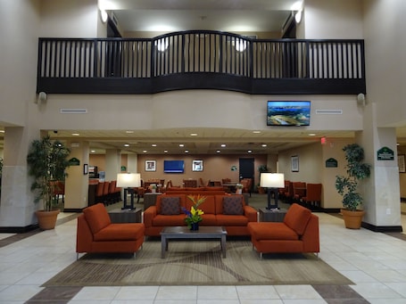 Reception. Wingate By Wyndham Regina